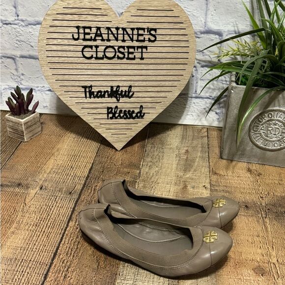 Tory Burch Caroline Ballet Flats khaki Leather Gold Logo Hardware Size 6M - Picture 2 of 8